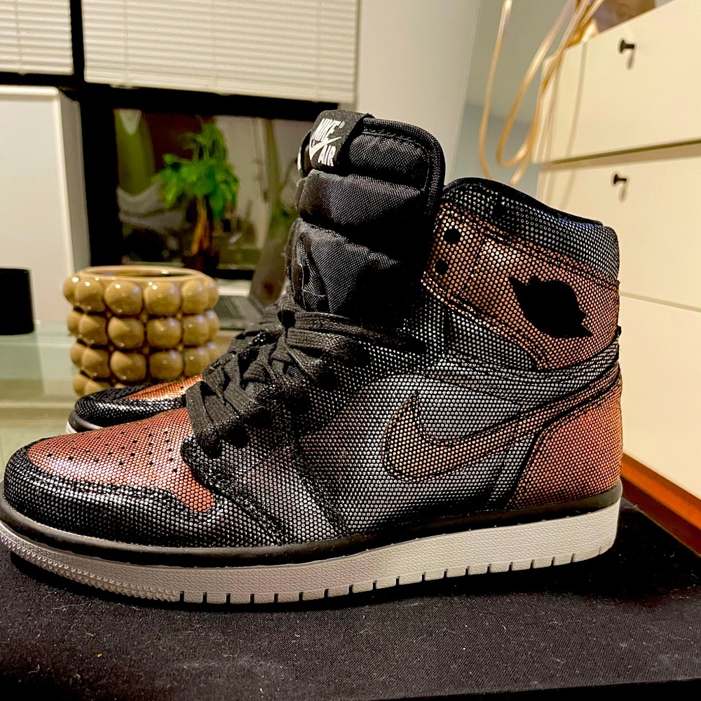 WMNS AIR JORDAN 1 RETRO HIGH OG 'FEARLESS' Size 6.5